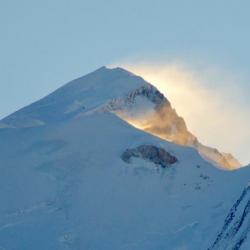 Le sommet du Mont-Blanc à l'aube